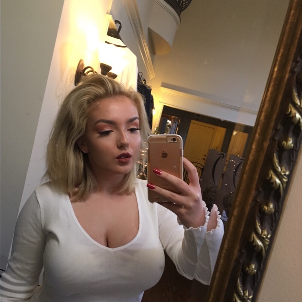 Meet your Posher, Emilee